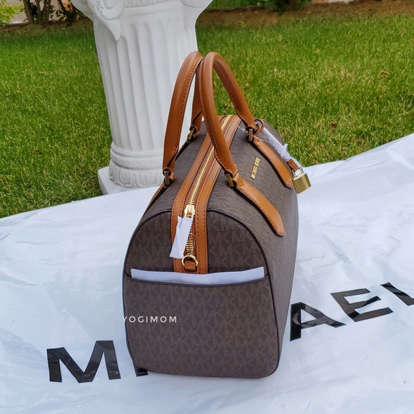 MICHAEL KORS DUGGLE BAG MK SIGNATURE VANILLA BLACK - Picture 3 of 8